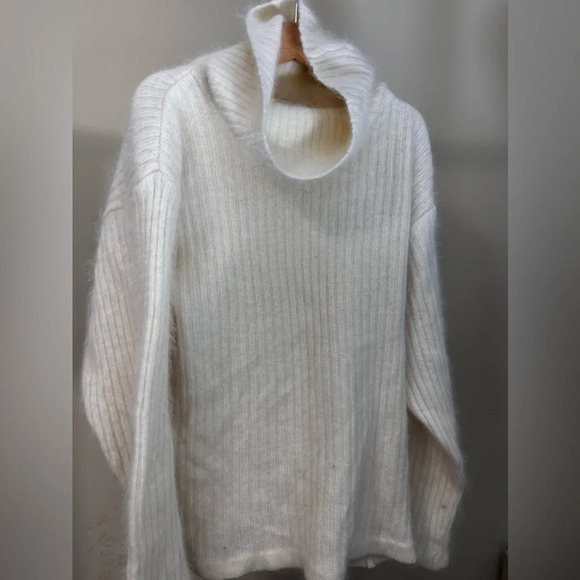 Michelle Nichol Turtleneck Sweater Size Small - Picture 1 of 9